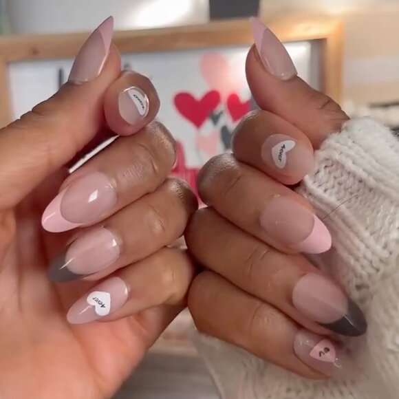 KISS Voguish Fantasy Nails Medium Length - Red Roses - Picture 4 of 11